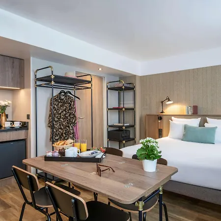 מלון Novotel Airport