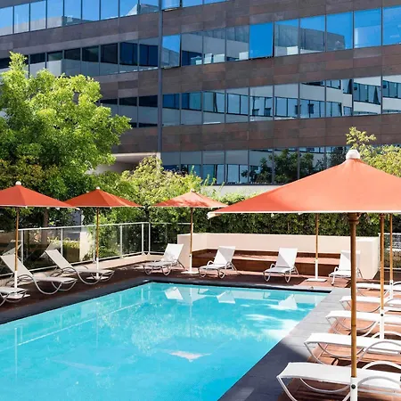 尼斯机场诺富特套房酒店 酒店