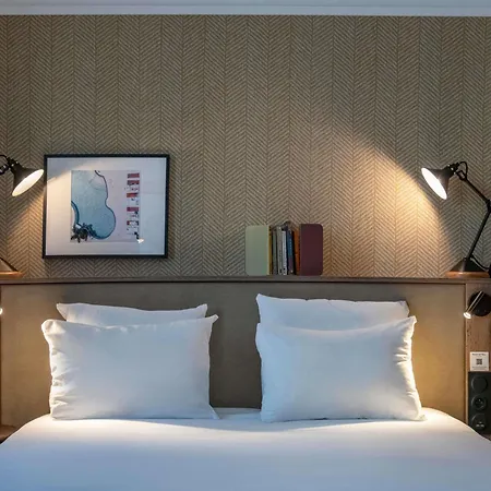 Отель Novotel Airport 4*