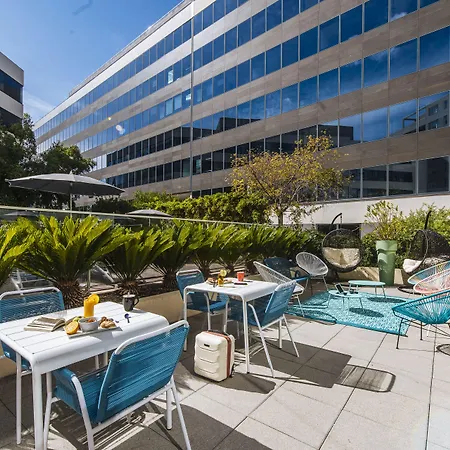 尼斯机场诺富特套房酒店 4*