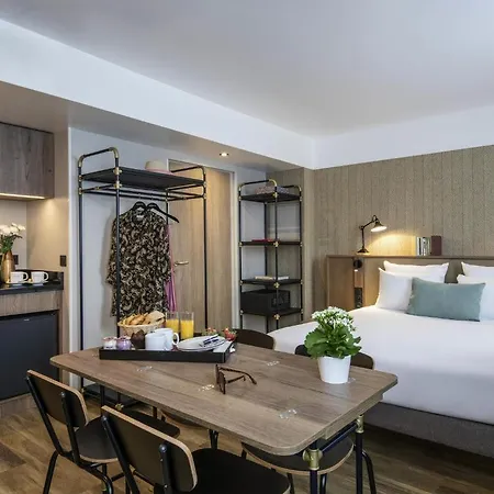 Novotel Airport Hotel 4*