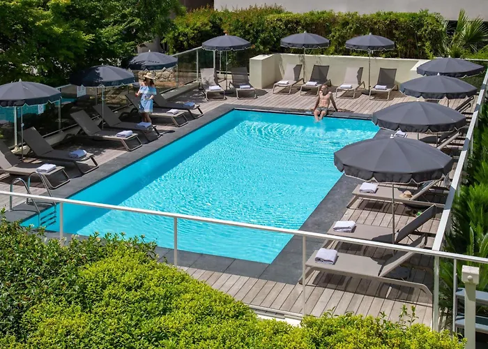 Novotel Airport Hotel