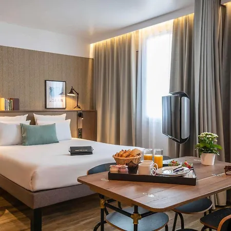 Novotel Airport 4*