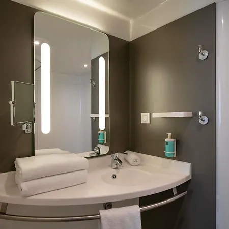 Novotel Airport 4*