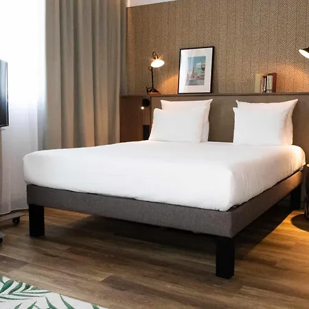 Novotel Airport 4*